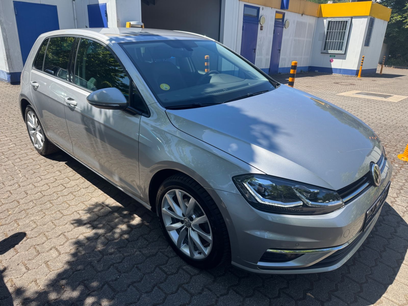 Fahrzeugabbildung Volkswagen Golf VII Lim. Highline LED+ACC+Tempomat