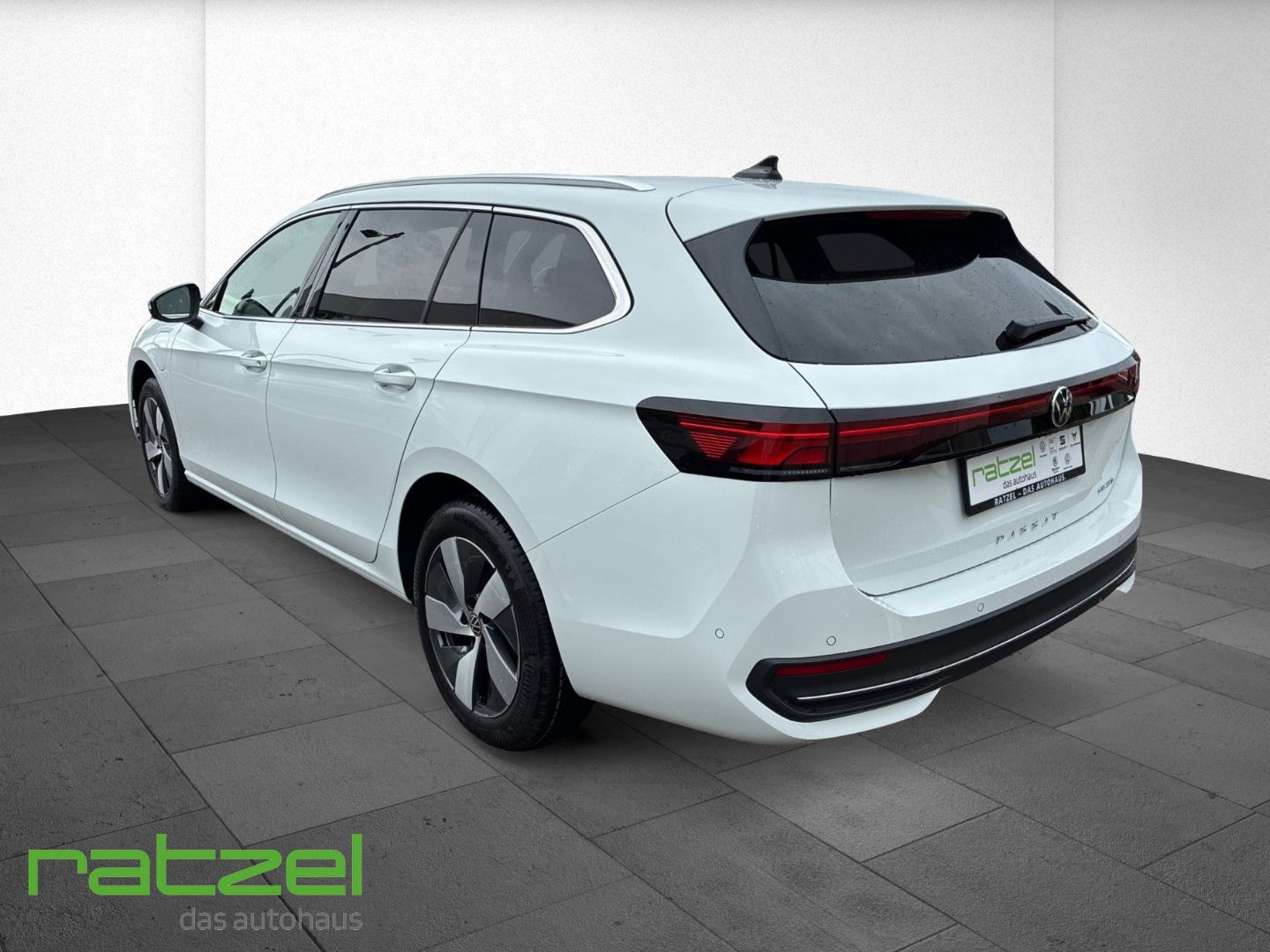 Fahrzeugabbildung Volkswagen Passat Variant Business eHybrid IQ.Drive+ACC+AHK