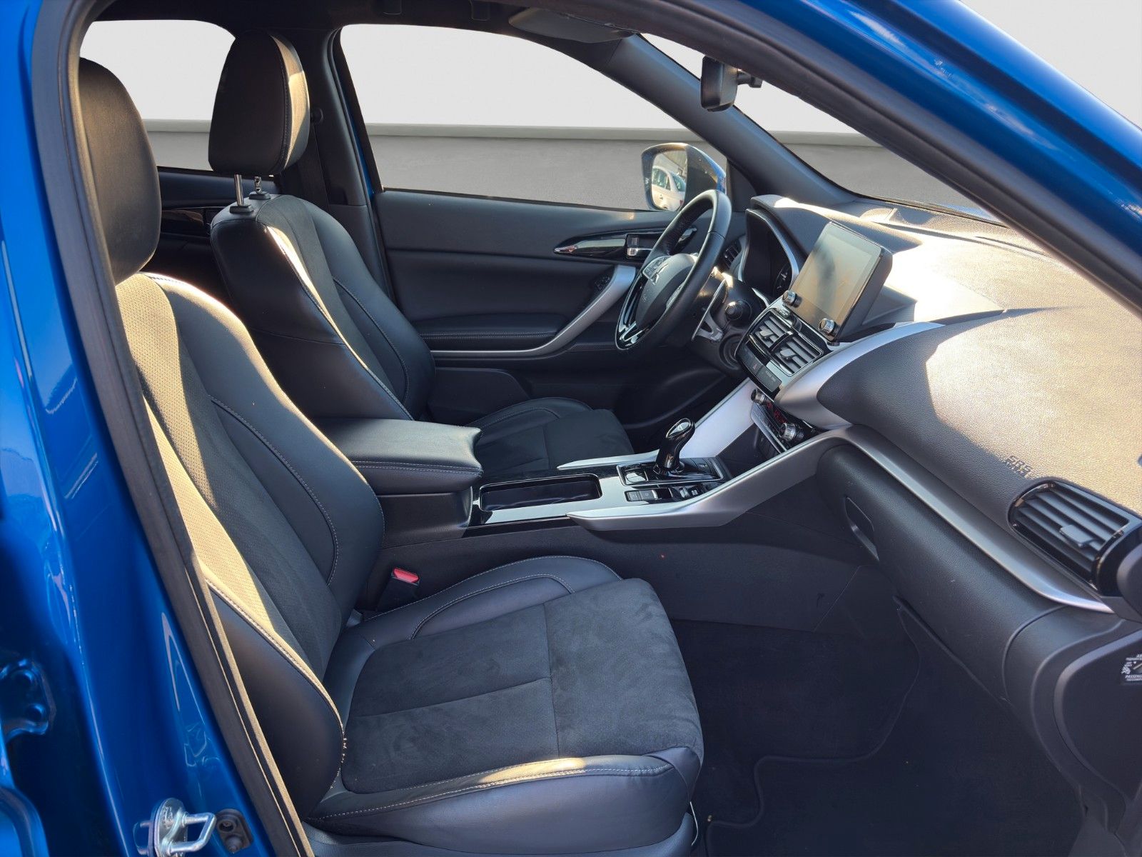 Fahrzeugabbildung Mitsubishi Eclipse Cross 2.4 PHEV 4WD Select