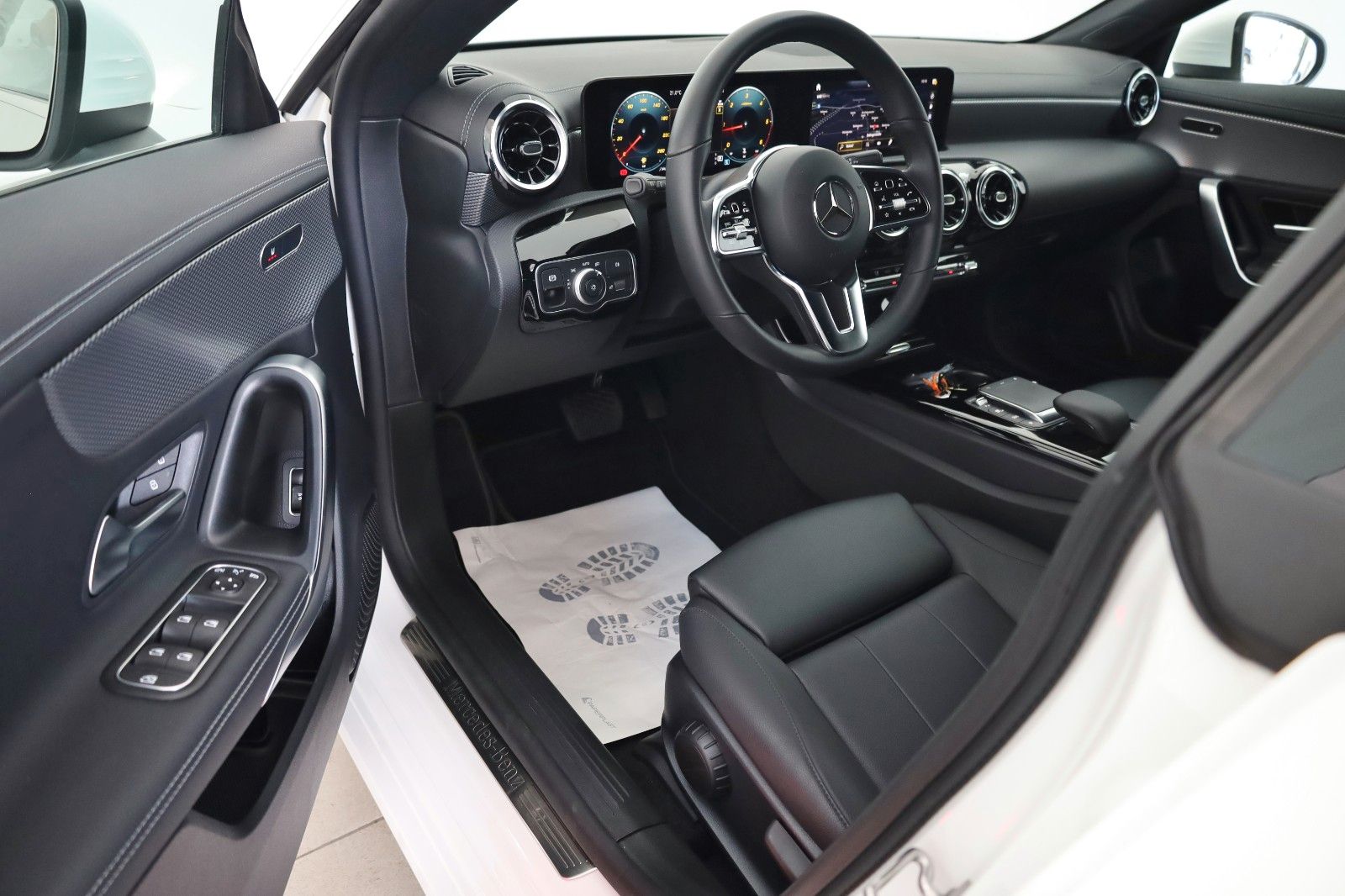 Fahrzeugabbildung Mercedes-Benz CLA 200d SB, Leder,Navi,LED,SH,Kamera,AHK SR+WR