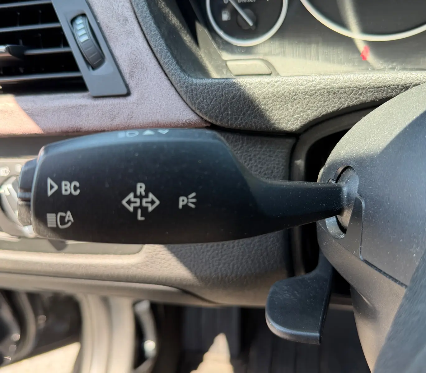 BMW 318 2014 — photo 15