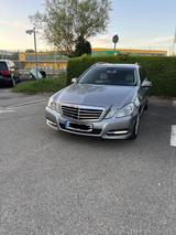 Mercedes-Benz Mercedes w212 E200 mit wenig Kilometer 115000 - Mercedes-Benz E 200 Gebrauchtwagen in Freiburg