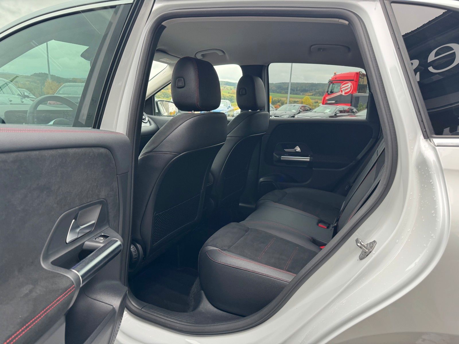 Fahrzeugabbildung Mercedes-Benz B 200 AMG+Ambiente+360+LED+IHC+TotW