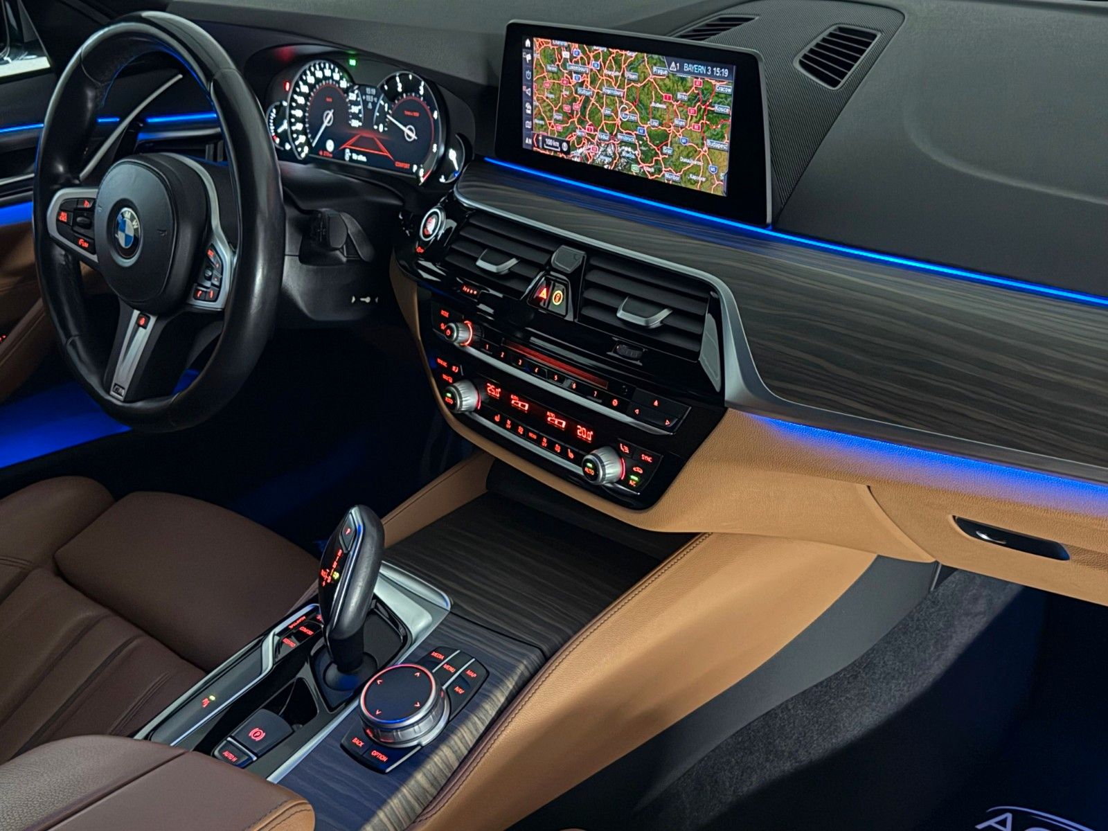 Fahrzeugabbildung BMW 530 d xDrive M SPORT/LED/HuD/FROZEN LACKIERUNG
