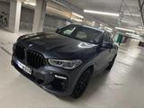 BMW X6 M50i Scheckheftgepflegt Restgarantie bei bmw  - graue BMW X6 M50