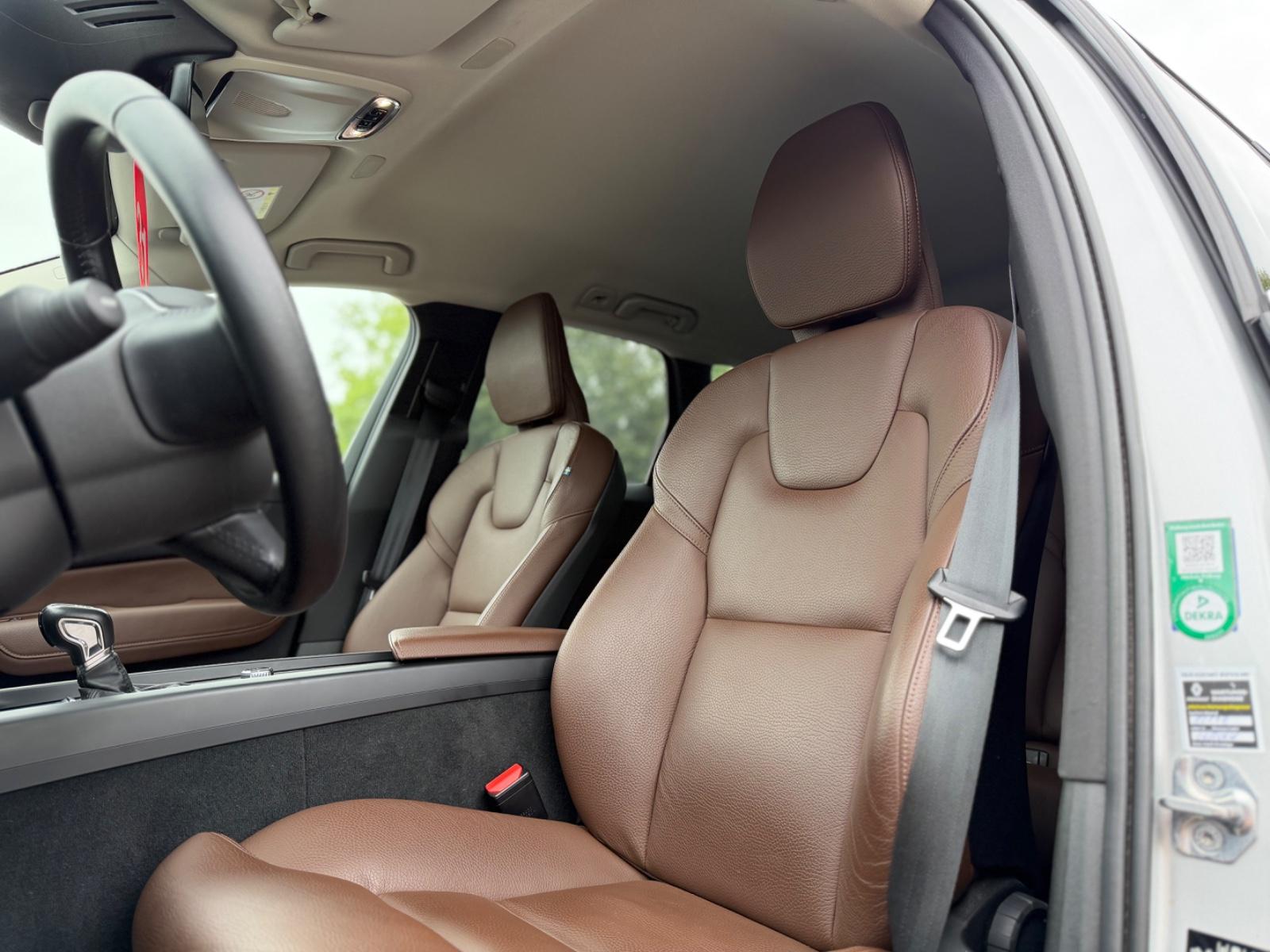 Volvo XC60 Momentum Pro*LEDER*ACC*LED*SENSUS*APPLECAR