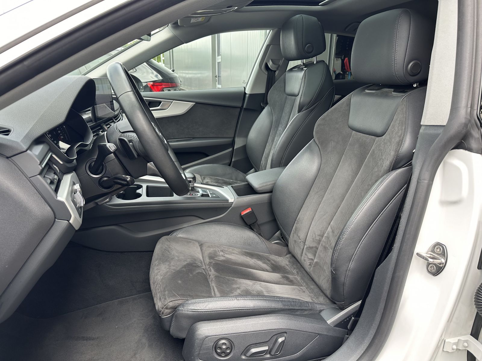 Fahrzeugabbildung Audi A5 SpB 40 TDI Qu S-Line NAV+LED+PANO+AHK+HUD+ACC