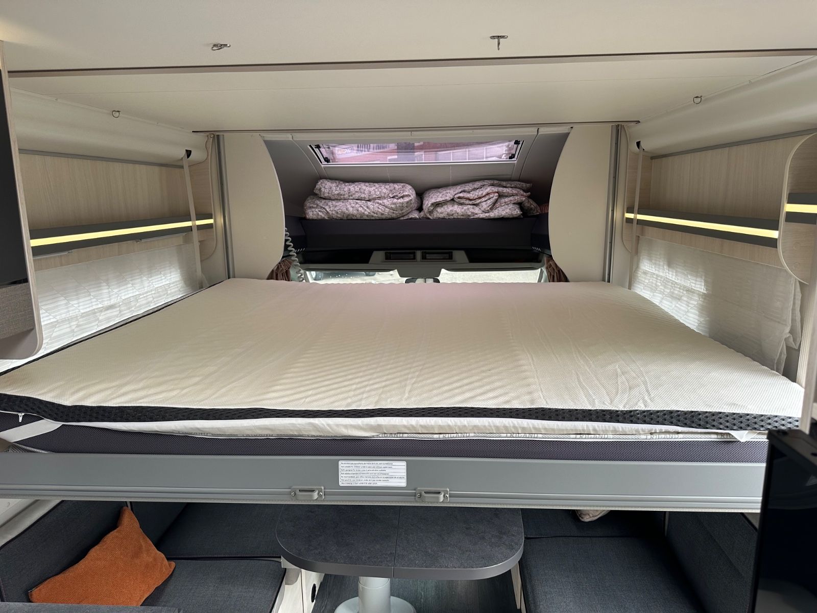 Fahrzeugabbildung Challenger 260 Graphite Ultimate 170 Automatic AHK/Sat/TV