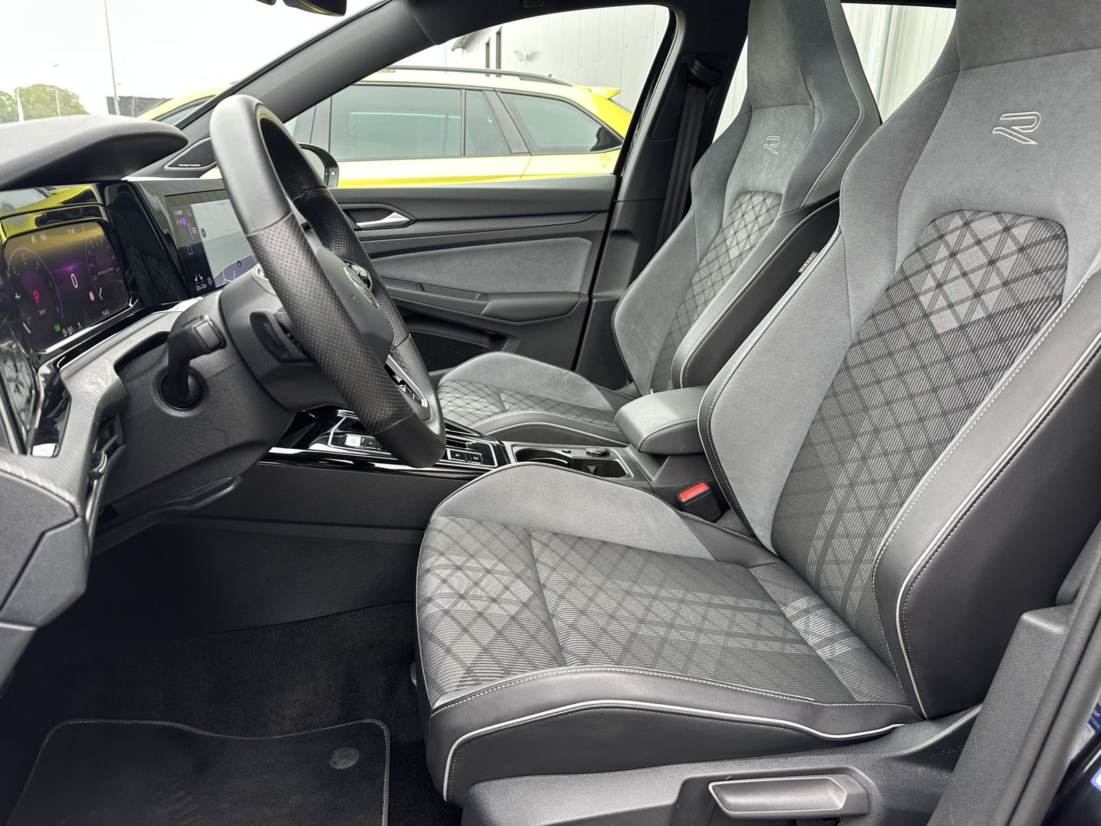Fahrzeugabbildung Volkswagen Golf Variant R-Line NAV+IQ.LIGHT+PANO+ACC+17ZOLL