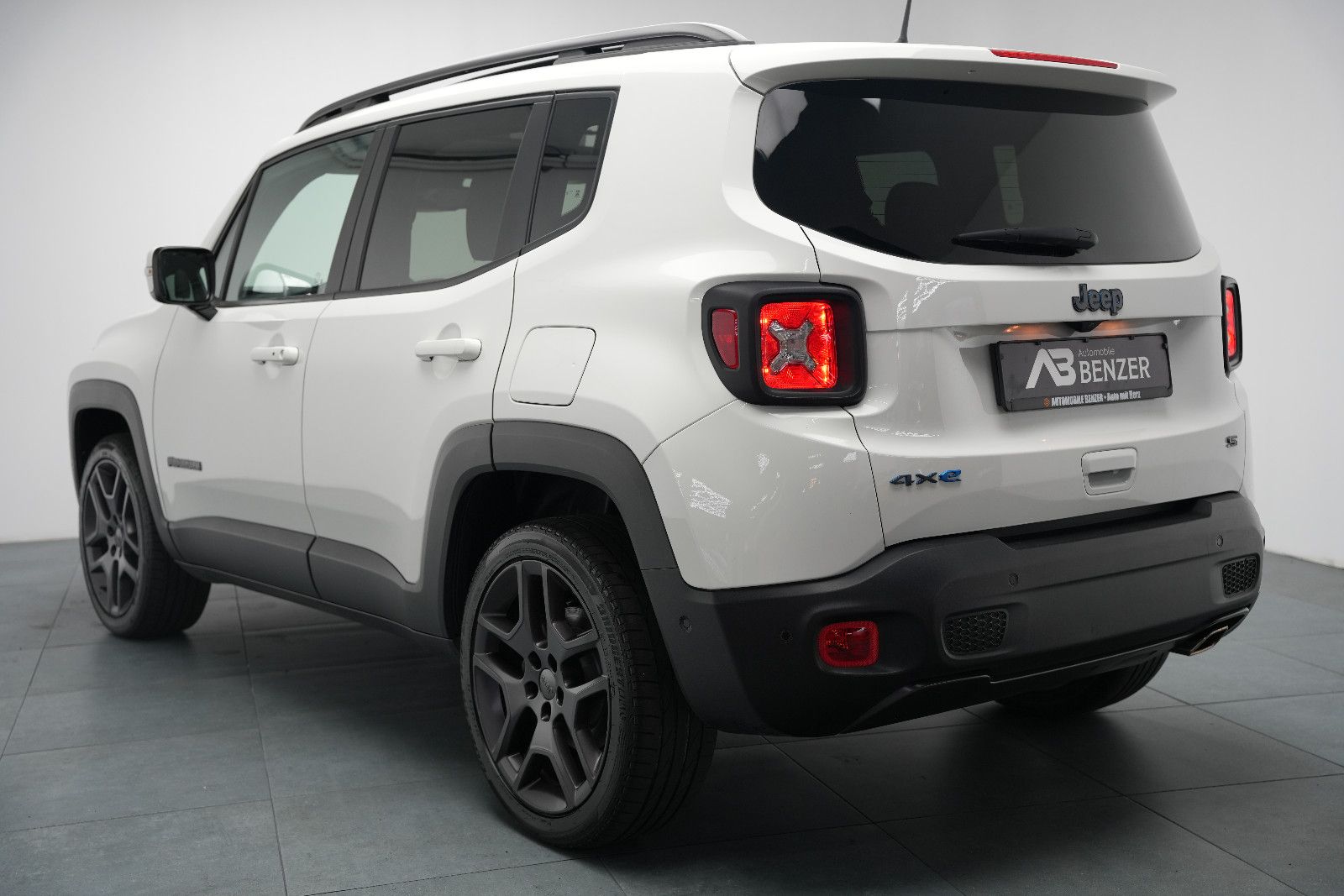 Fahrzeugabbildung Jeep Renegade S Plug-In-Hybrid 4xe *Panorama*Navi*SHZ
