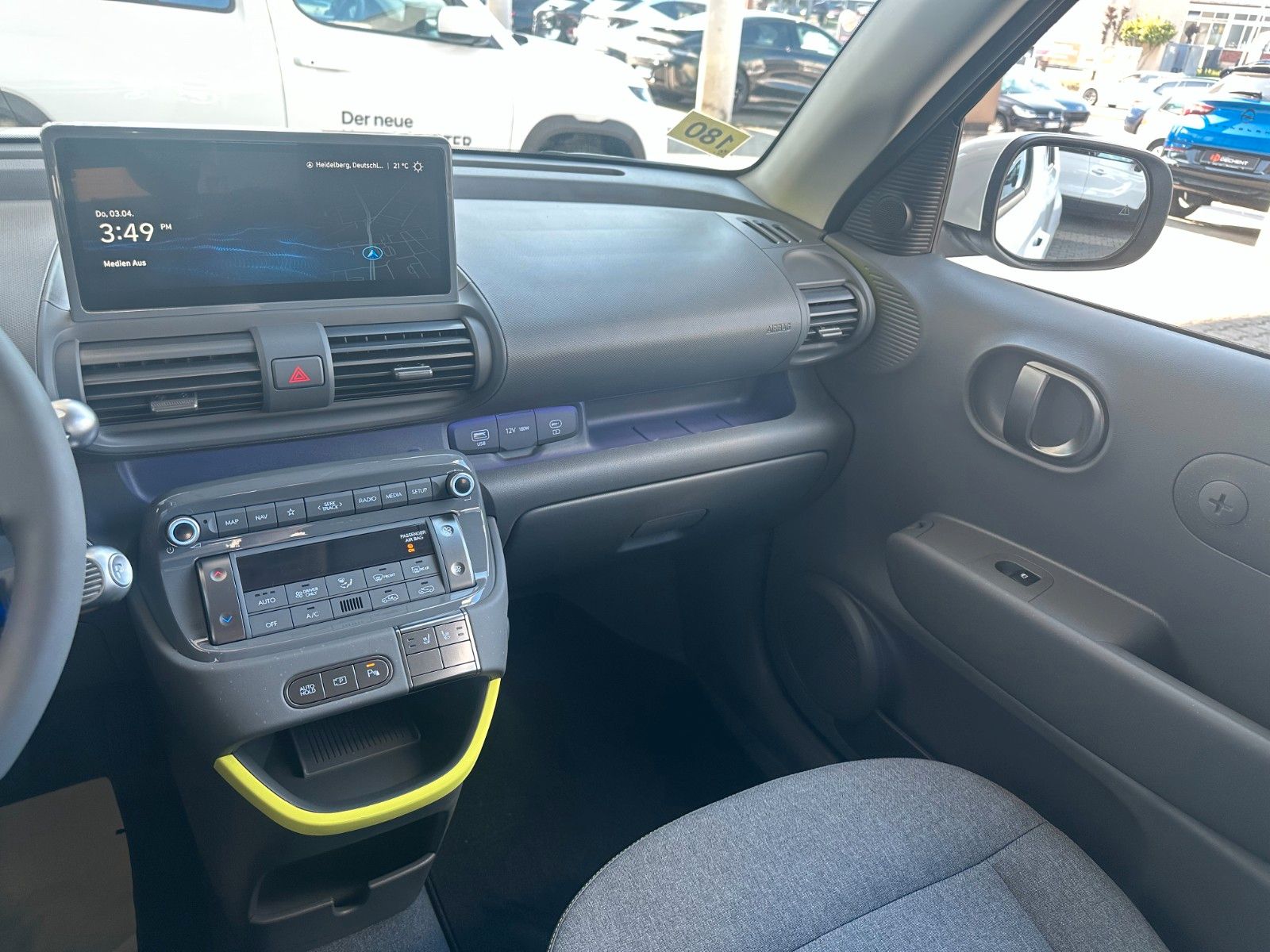 Fahrzeugabbildung Hyundai INSTER Cross 49kWh  Navi/SHZ/Effizienz-Paket!