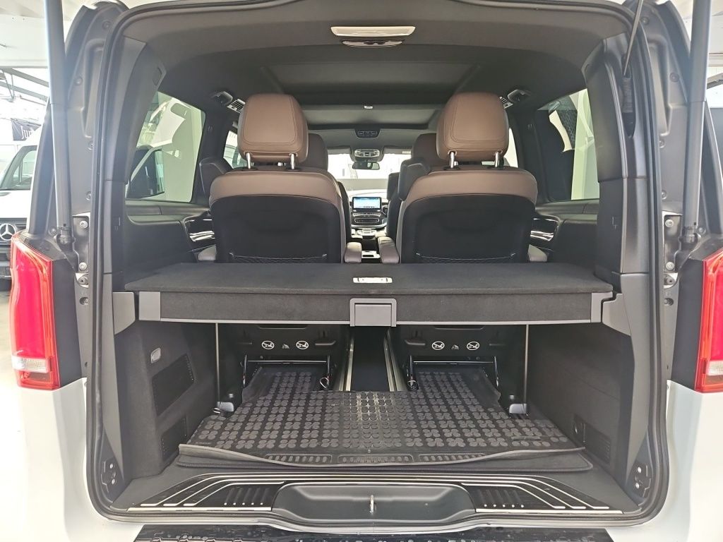 Fahrzeugabbildung Mercedes-Benz V 300 d Avantgarde Edition lang AMG 2,5AHK Tisch