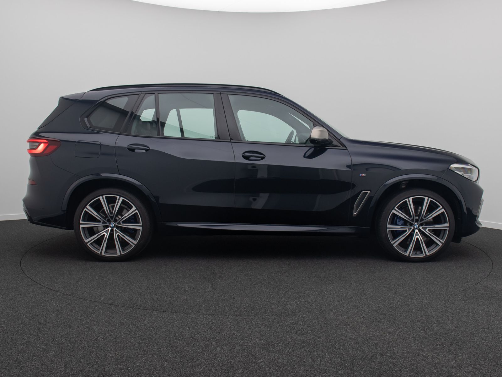 Fahrzeugabbildung BMW X5 M50i B&W Individual 360°HUD DAB Panorama Voll