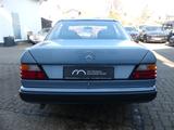 Mercedes-Benz 220E Limo, Automatik, guter Zustand - Mercedes-Benz 220 mit Benzin-Antrieb: Automatik