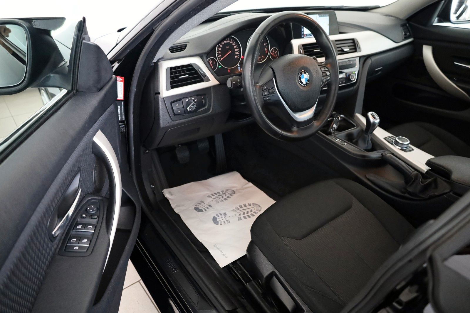 Fahrzeugabbildung BMW 420 4 Gran Coupe 420 i Advantage Navi,LED,SH,PDC