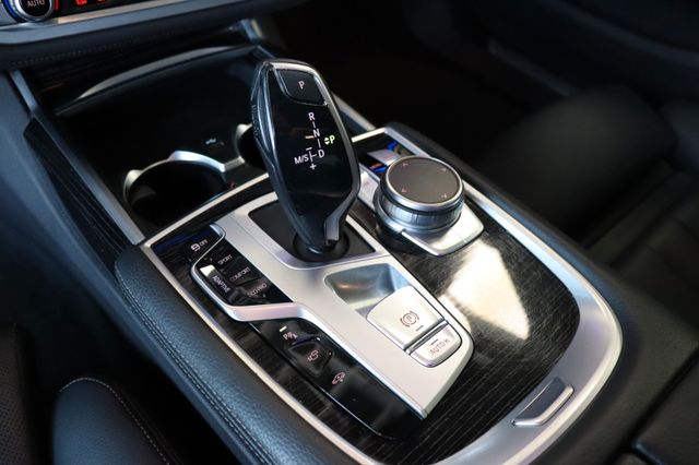 Fahrzeugabbildung BMW 730 d xDrive M Sportpaket|CARBON-CORE|360°|H-UP|