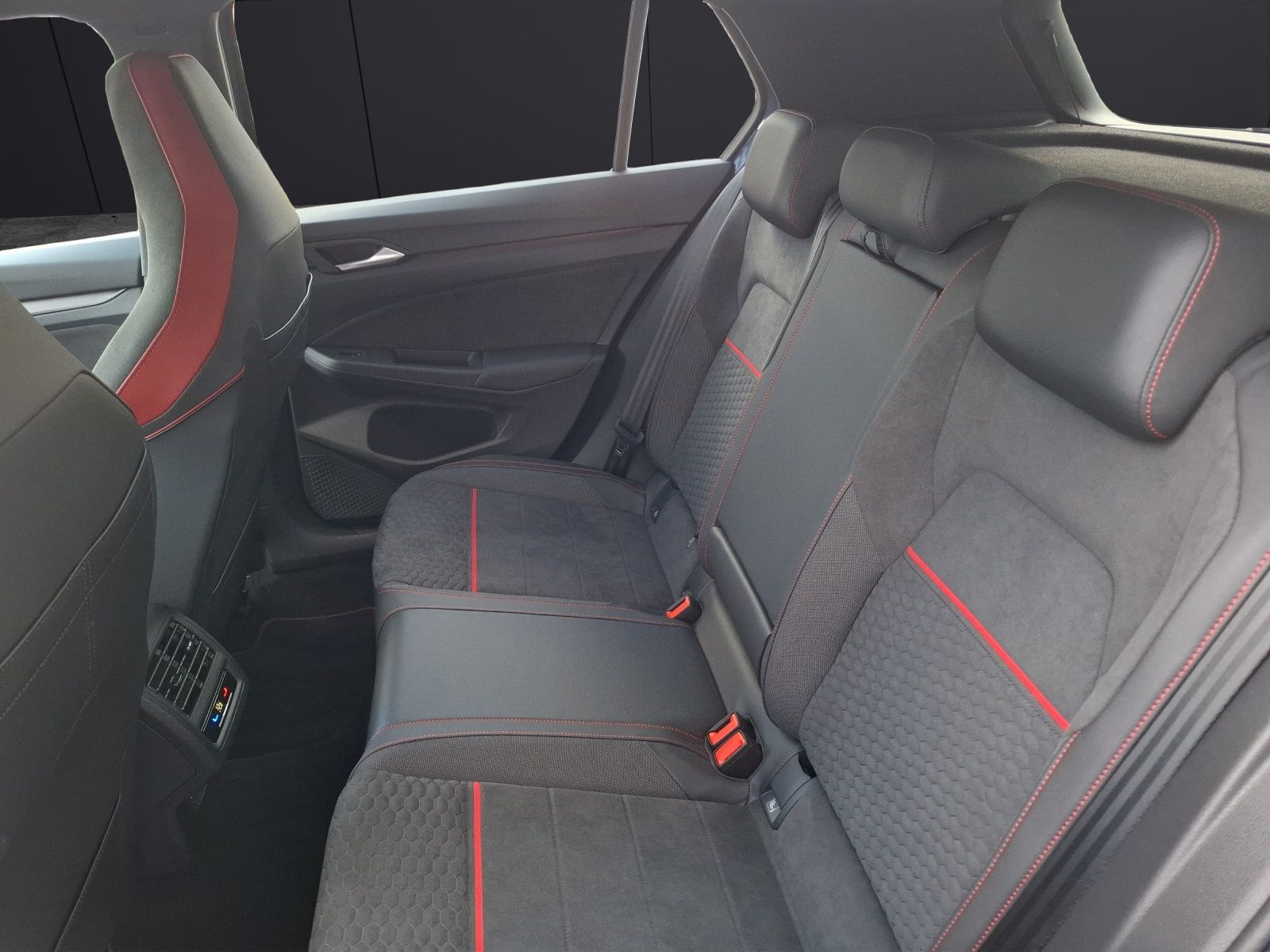 Fahrzeugabbildung Volkswagen Golf VIII GTI Clubsport DSG Matrix Navi AID Pano