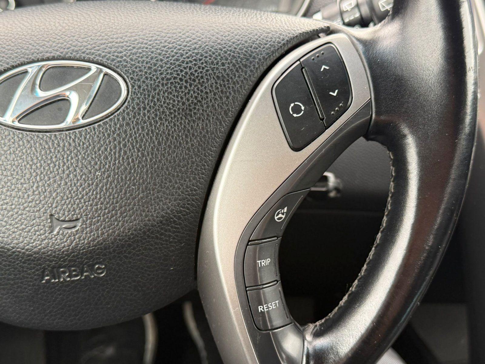 Hyundai i30 2013 — photo 11