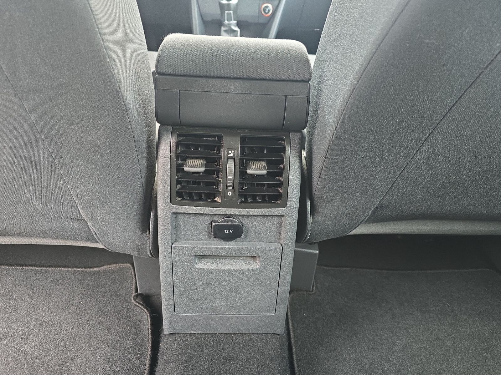Fahrzeugabbildung Volkswagen Touran Trendline 1,6TDI 7 Sitze Tempomat