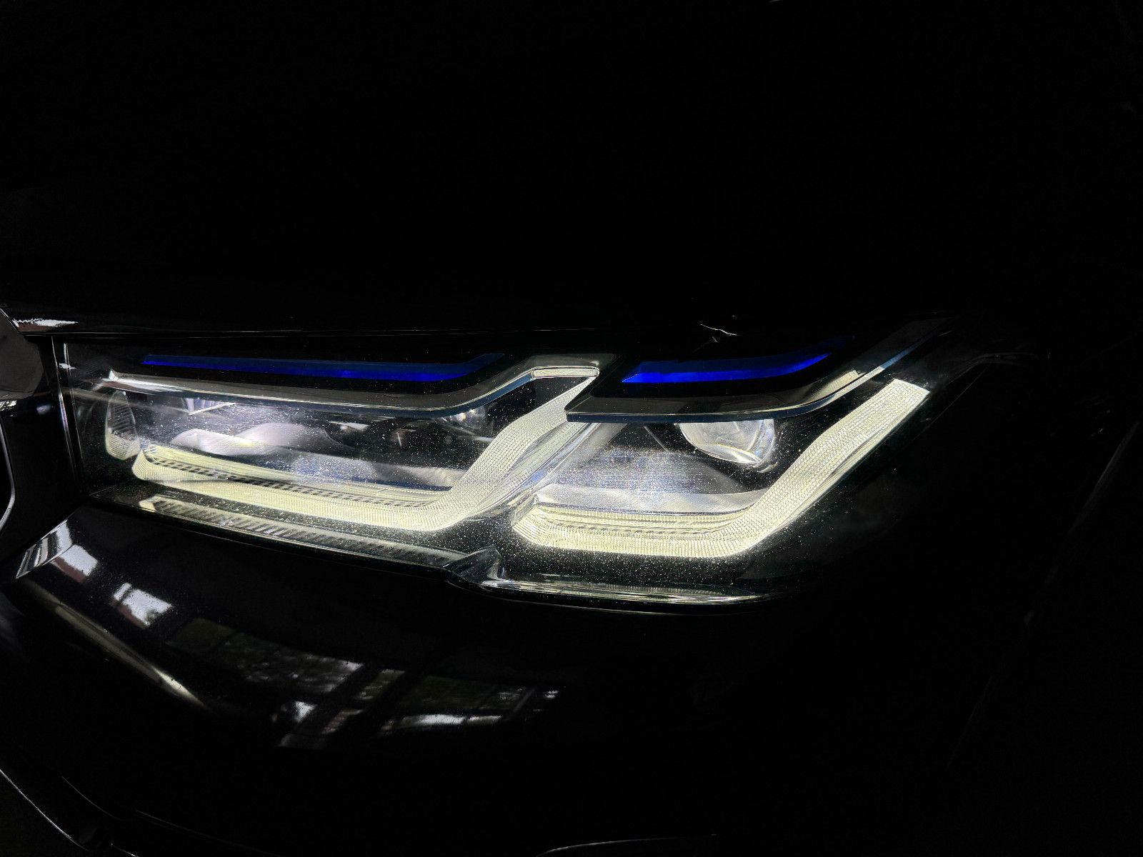 Fahrzeugabbildung BMW 520 d T LUXURY LINE HUD PANORAMA LASER VOLL