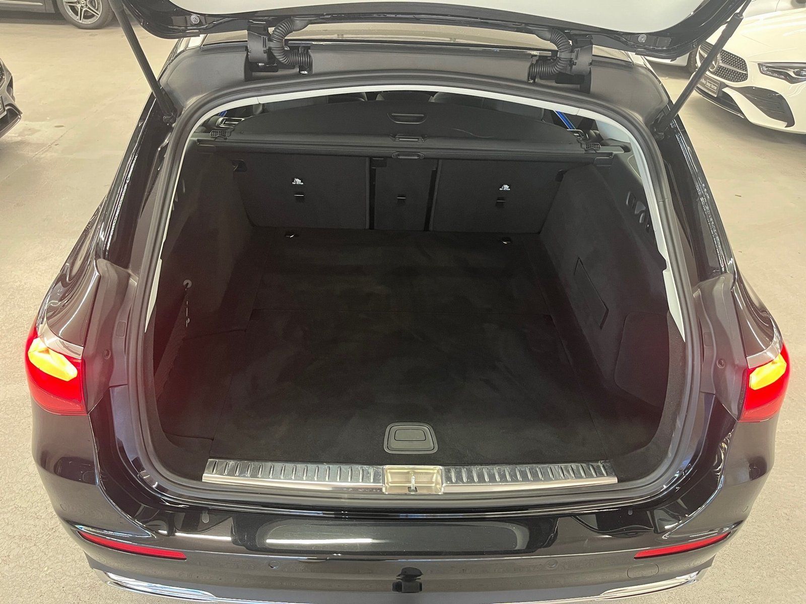 Fahrzeugabbildung Mercedes-Benz E 200 T Avantgarde*AHK*Kamera*Totwinkel*MBUX*LED