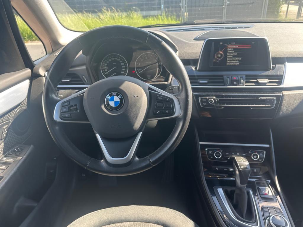 BMW 225