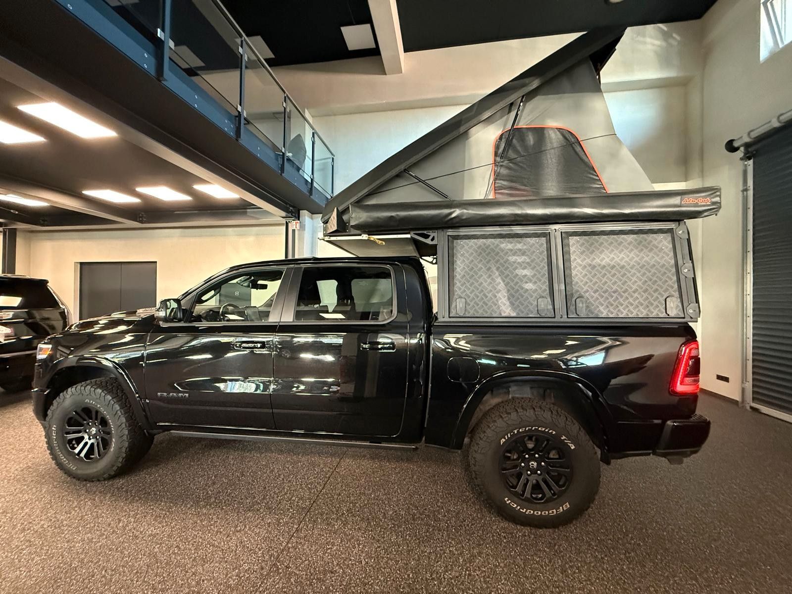 Fahrzeugabbildung Dodge LIMITED NIGHT ALU-CAB PRINS LPG AUS 1. HAND