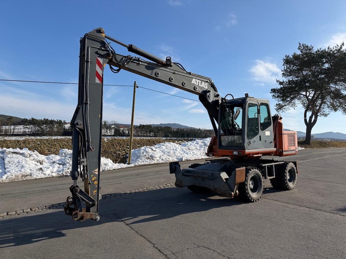 Atlas 1504 mit hochfahrbarer Kabine