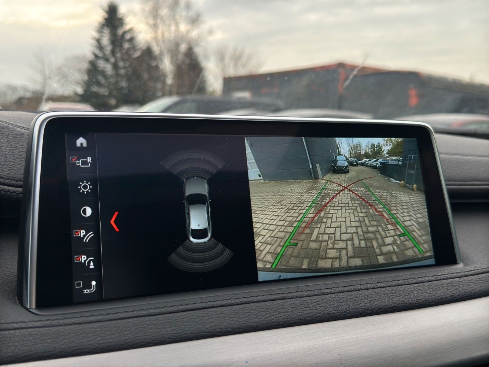 Fahrzeugabbildung BMW X6 xDrive Schiebedach/AHK/360°/M-Paket/H&K