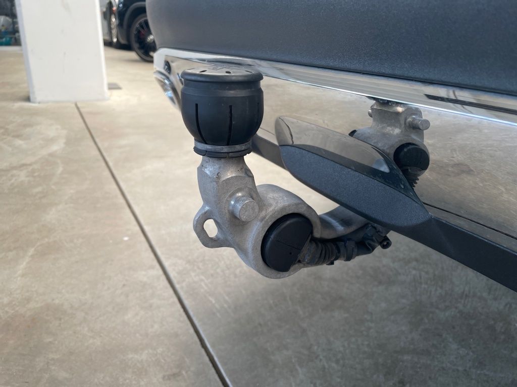 Fahrzeugabbildung Mercedes-Benz E 220 dT 4M All-Terrain Avantg. AHK Airmatic 360