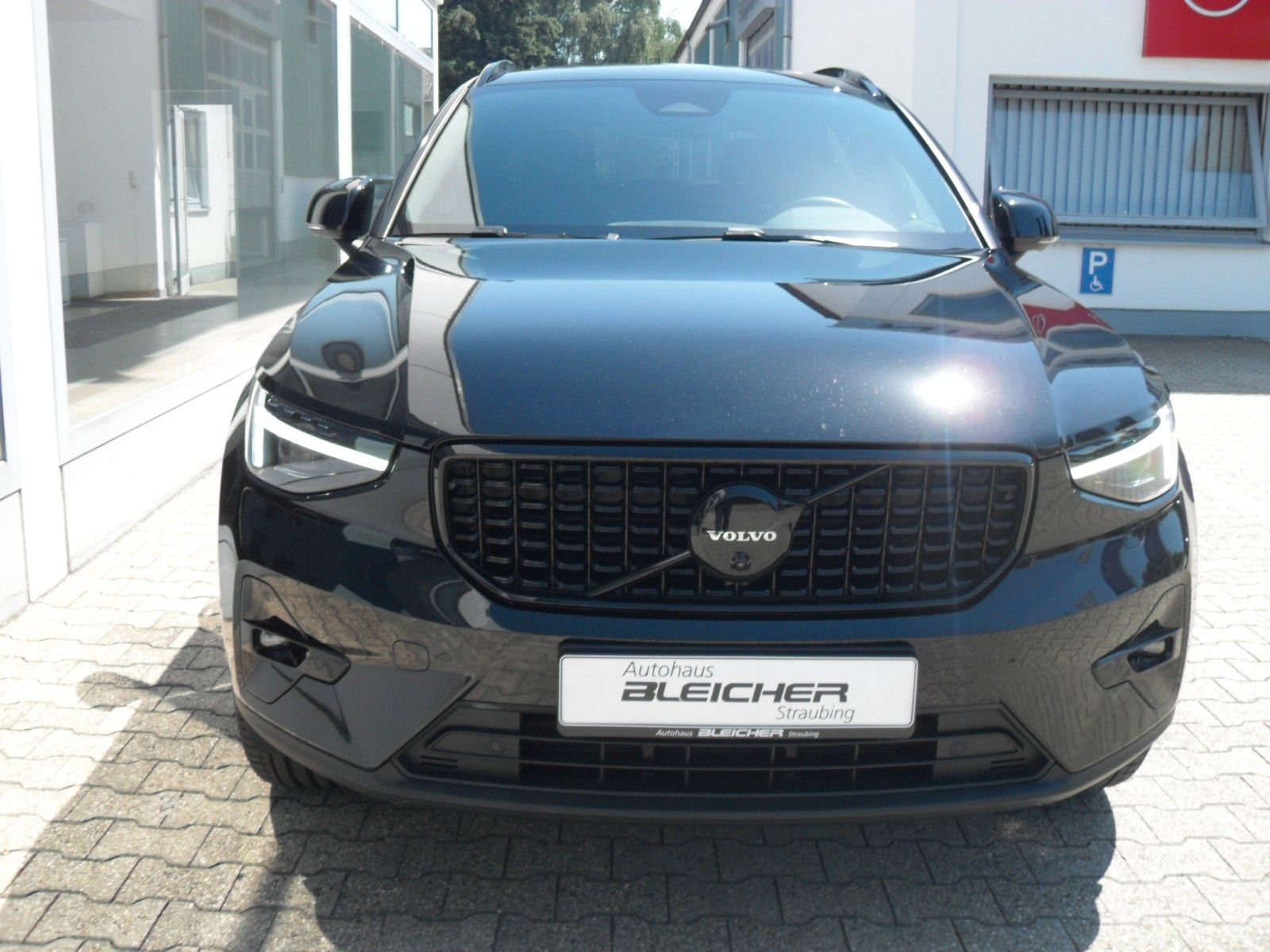 Fahrzeugabbildung Volvo XC 40 Plus Black Edition | PD | LED | ACC