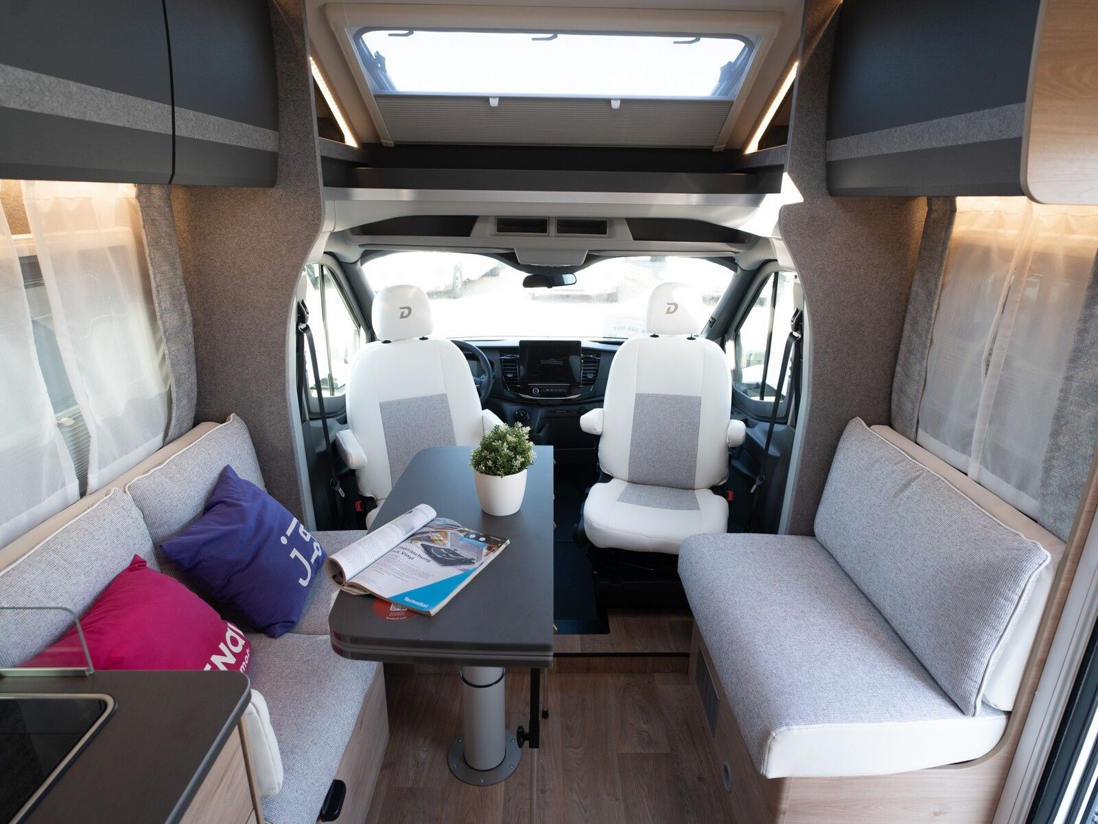 Fahrzeugabbildung Dethleffs Just Go Active T 7055 EBL Assistenz+Active Paket