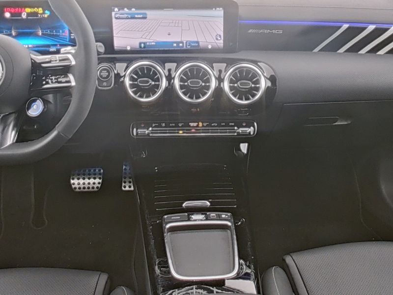 Fahrzeugabbildung Mercedes-Benz CLA 45 S AMG Perf.Sitze AERO Sitzklima 19"Kreuzs