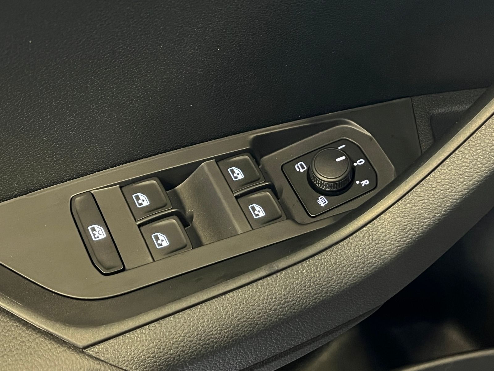Fahrzeugabbildung SKODA Karoq Sportline 2.0 TDI DSG 4x4 *AHK,Canton-Soun