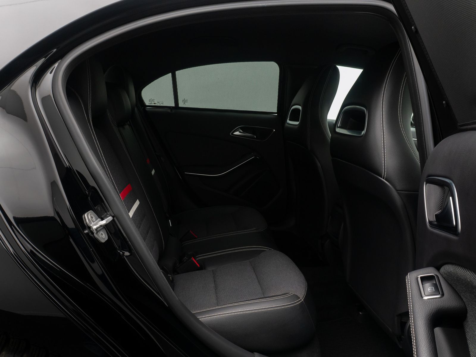 Fahrzeugabbildung Mercedes-Benz A180 BlueEfficiency Navi Sound Tempomat ParkAsst