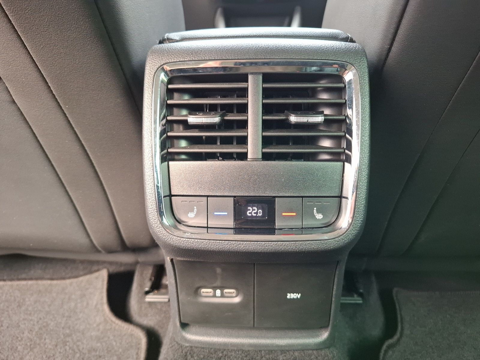 Fahrzeugabbildung SKODA Octavia Combi TDI First-Edition DSG Matrix Navi