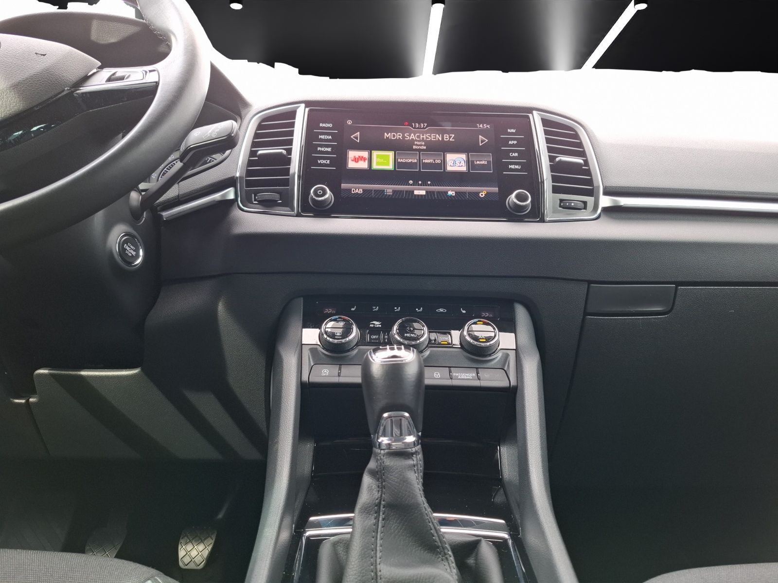 Fahrzeugabbildung SKODA Karoq TDI Drive-125 LED Navi ACC  RFK SH