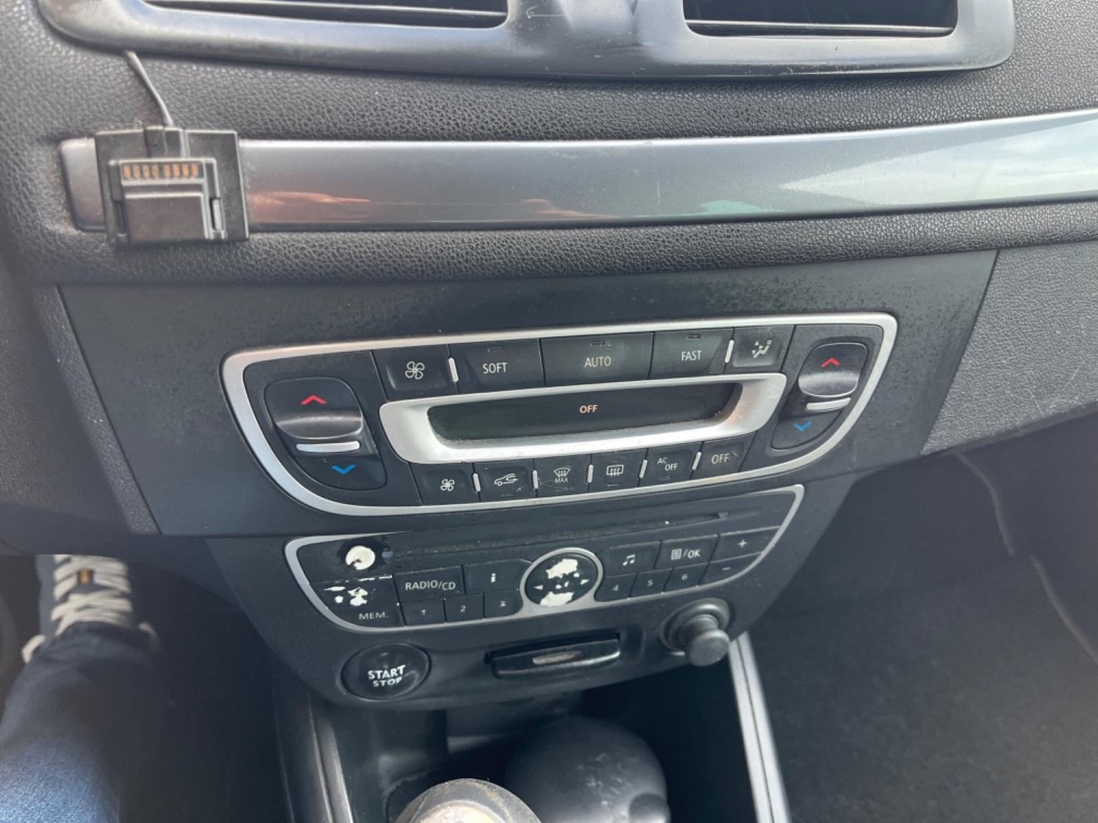 Renault Megane 2011 — photo 10