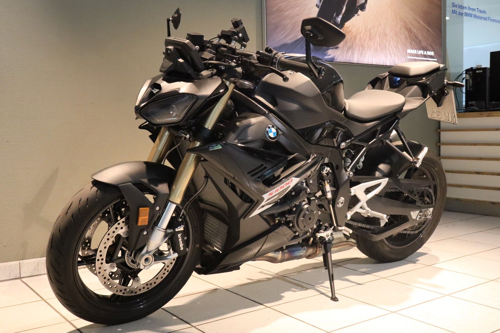 Fahrzeugabbildung BMW S 1000 R + Akrapovic