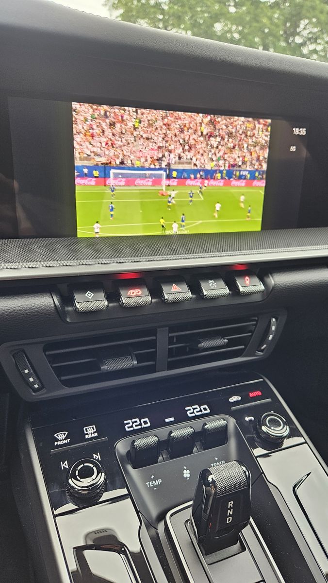 Fahrzeugabbildung Porsche 992 Carrera S GLASDACH+SPORTDESIGN+HD-MATRIX+21"