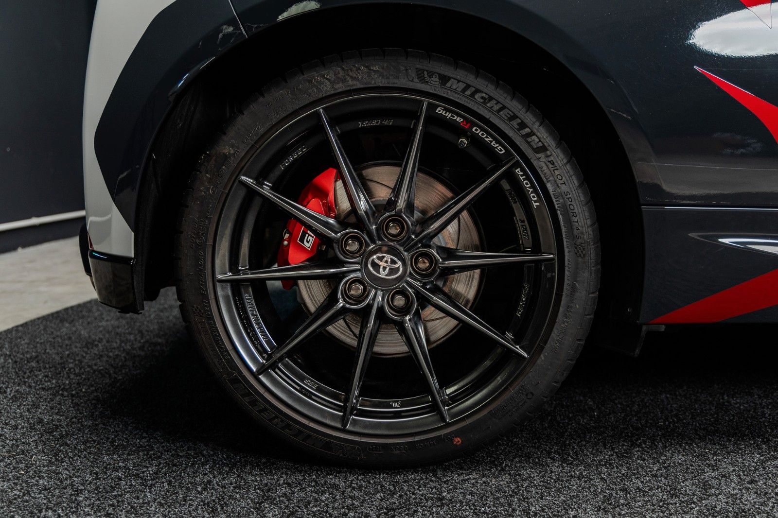 Fahrzeugabbildung Toyota Yaris 1.6-l-Turbo GR Rovanperä Edition