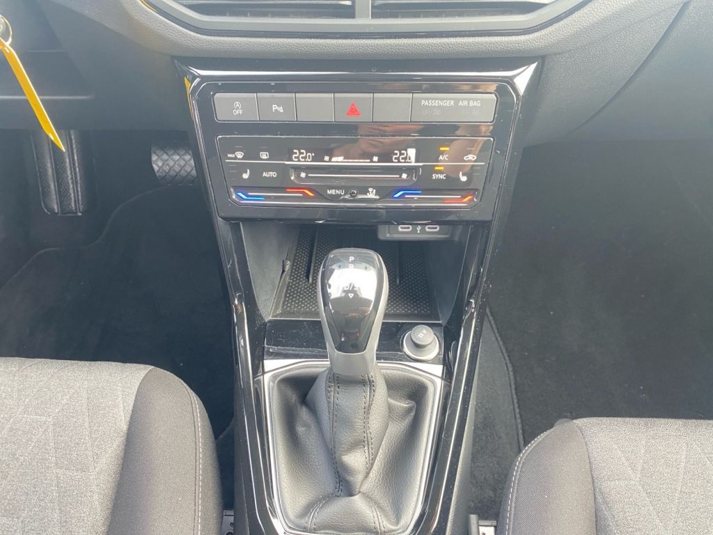 Fahrzeugabbildung Volkswagen T-Cross 1.0 TSI  DSG Life ACC LED