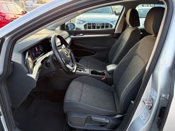 Volkswagen Golf - 8