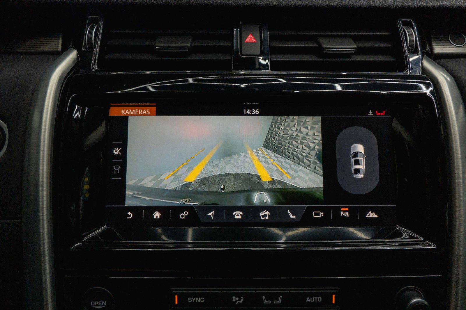 Fahrzeugabbildung Land Rover Discovery 5 2.0 TD SD4 HSE BLACK 4x4 *AHK*LED*