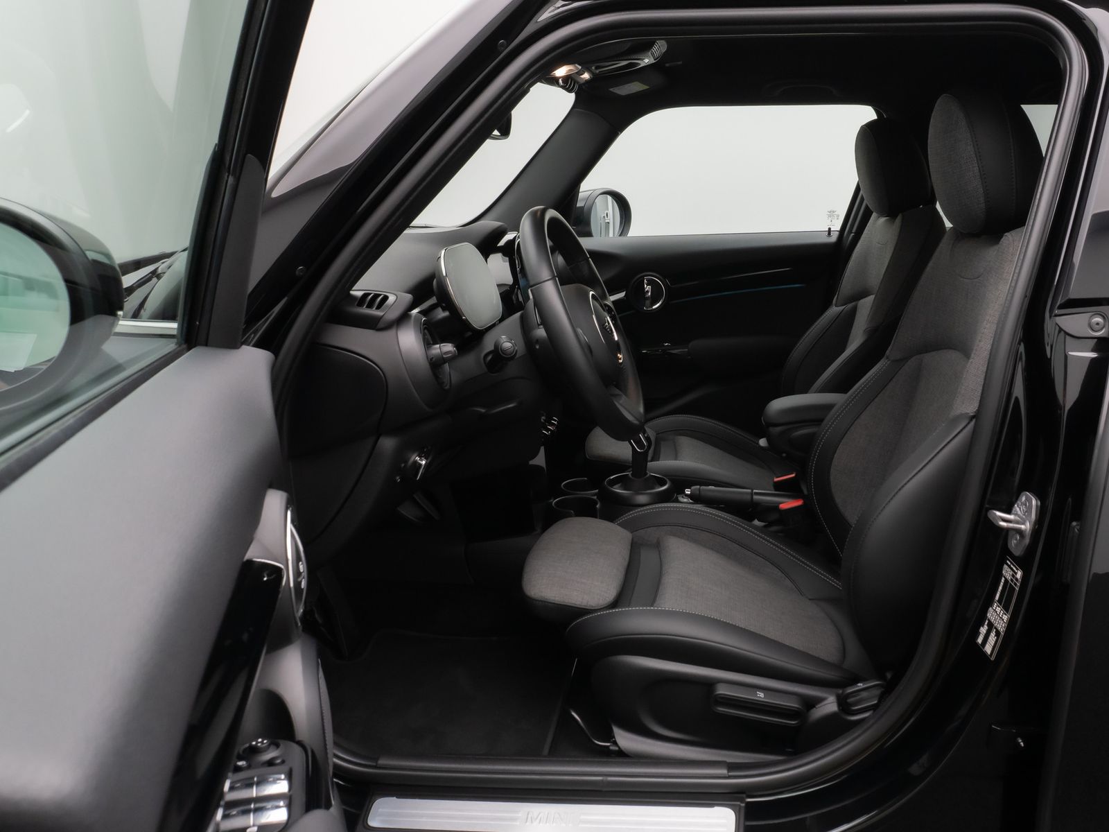 Fahrzeugabbildung MINI Cooper Trim Kamera DAB Komfort Leder Sport LED
