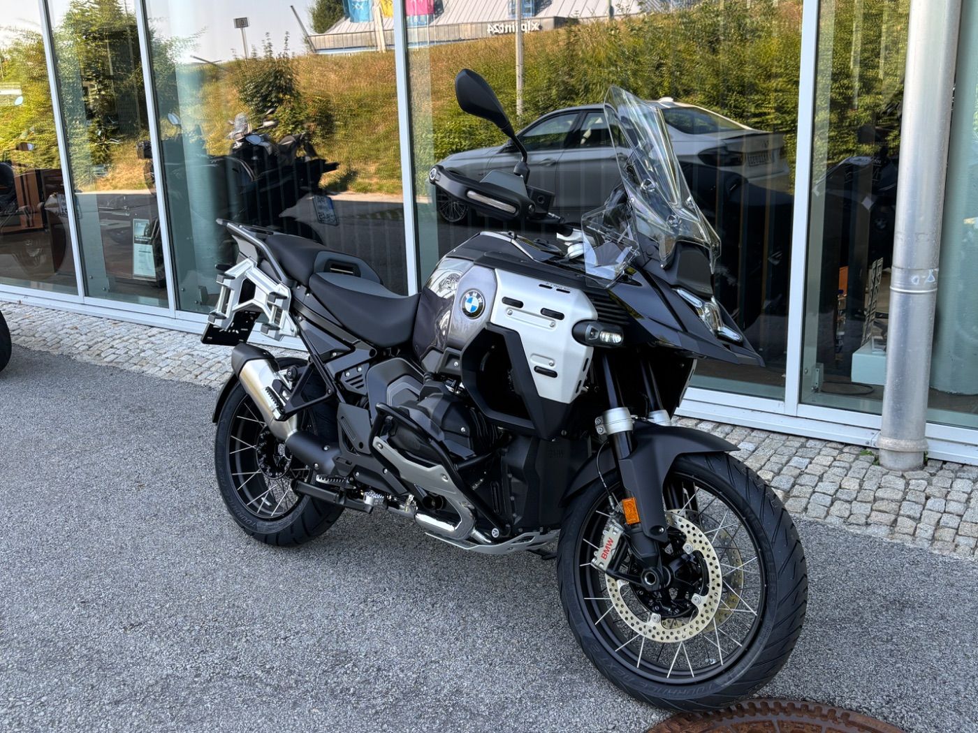Fahrzeugabbildung BMW R 1300 GS Adventure 3 Pakete Triple Black