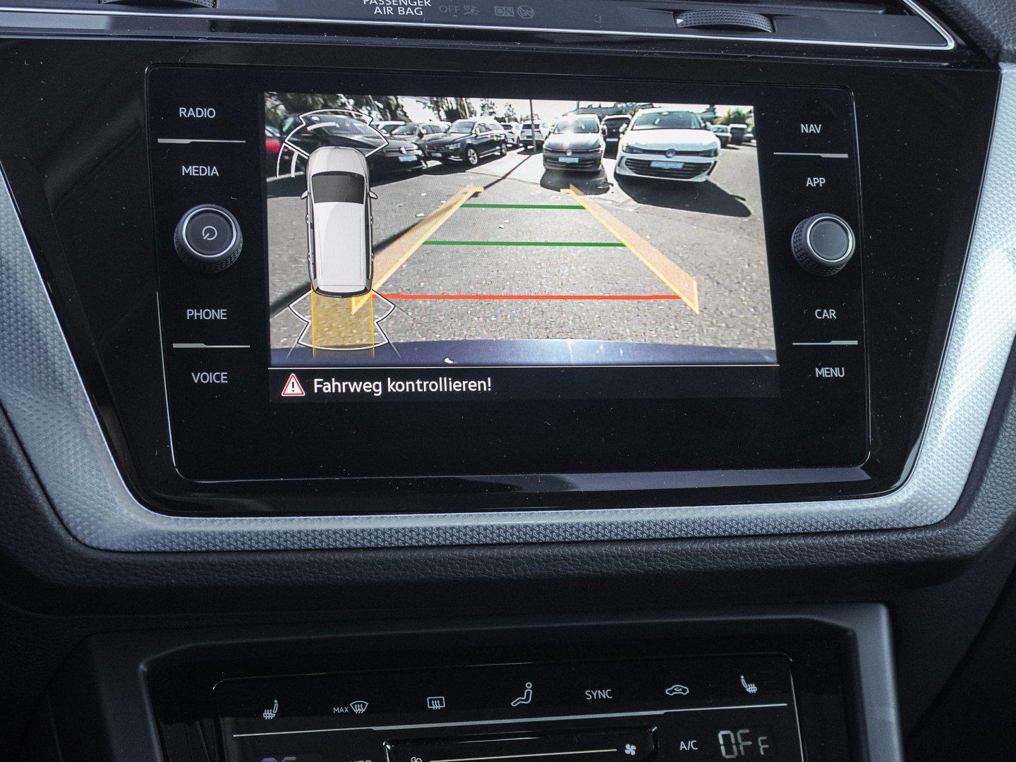 Volkswagen Touran 2.0 TDI DSG Energy 7 SITZE MATRIX AHK NAV