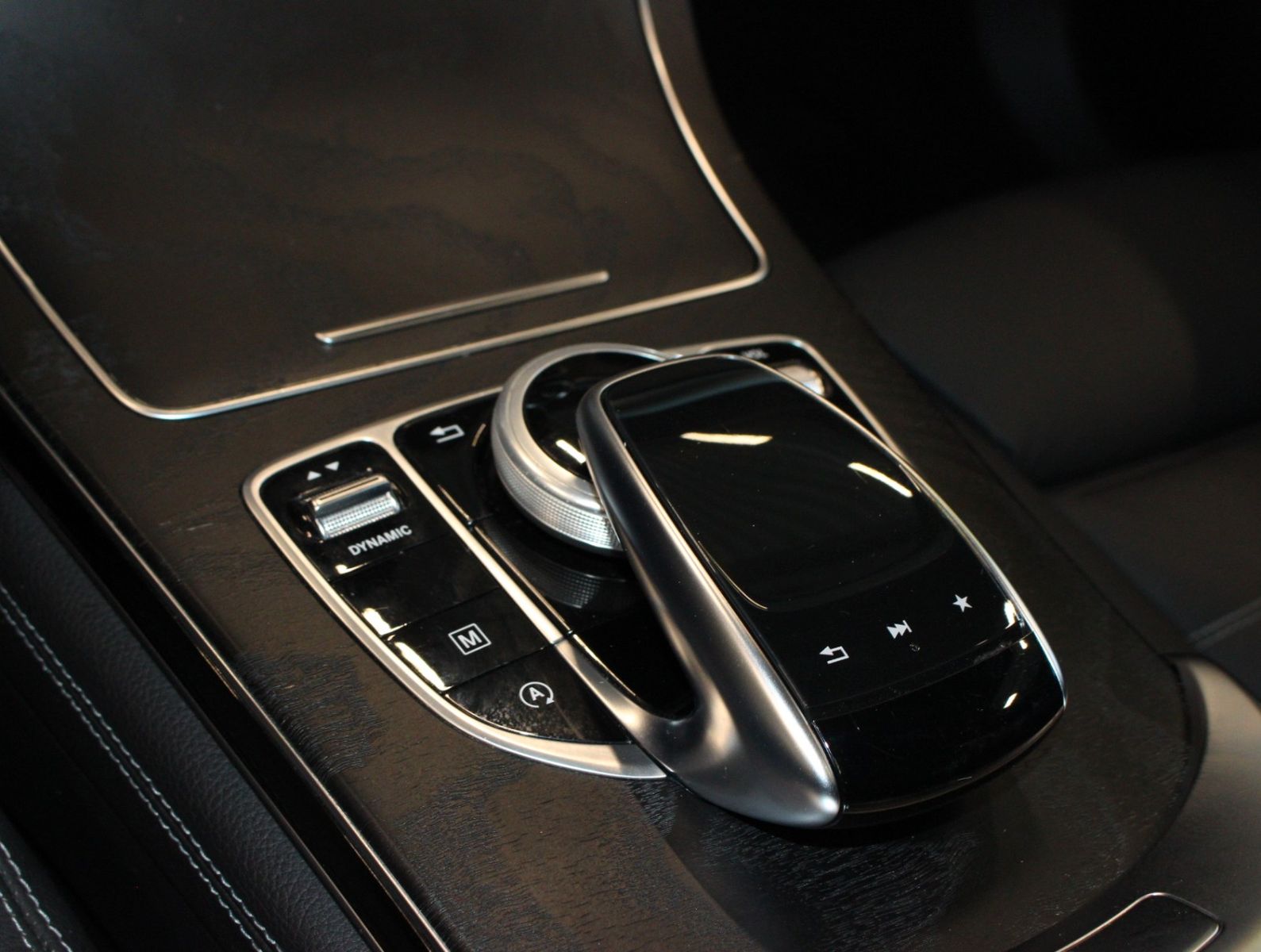 Fahrzeugabbildung Mercedes-Benz GLC 250 4MATIC AMG Line *PNRM*360 Kamera