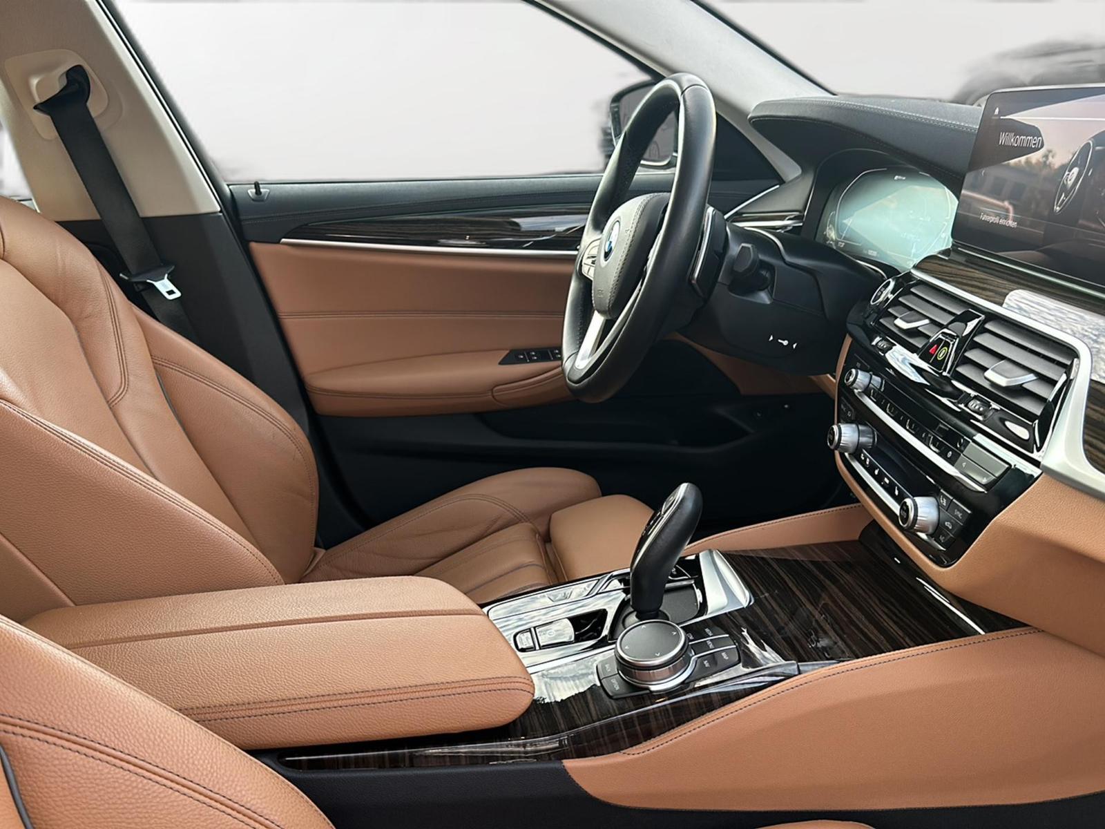 BMW 530 e T. Luxury Line LC-PROF+LEDER+AHK+LED+KAMER
