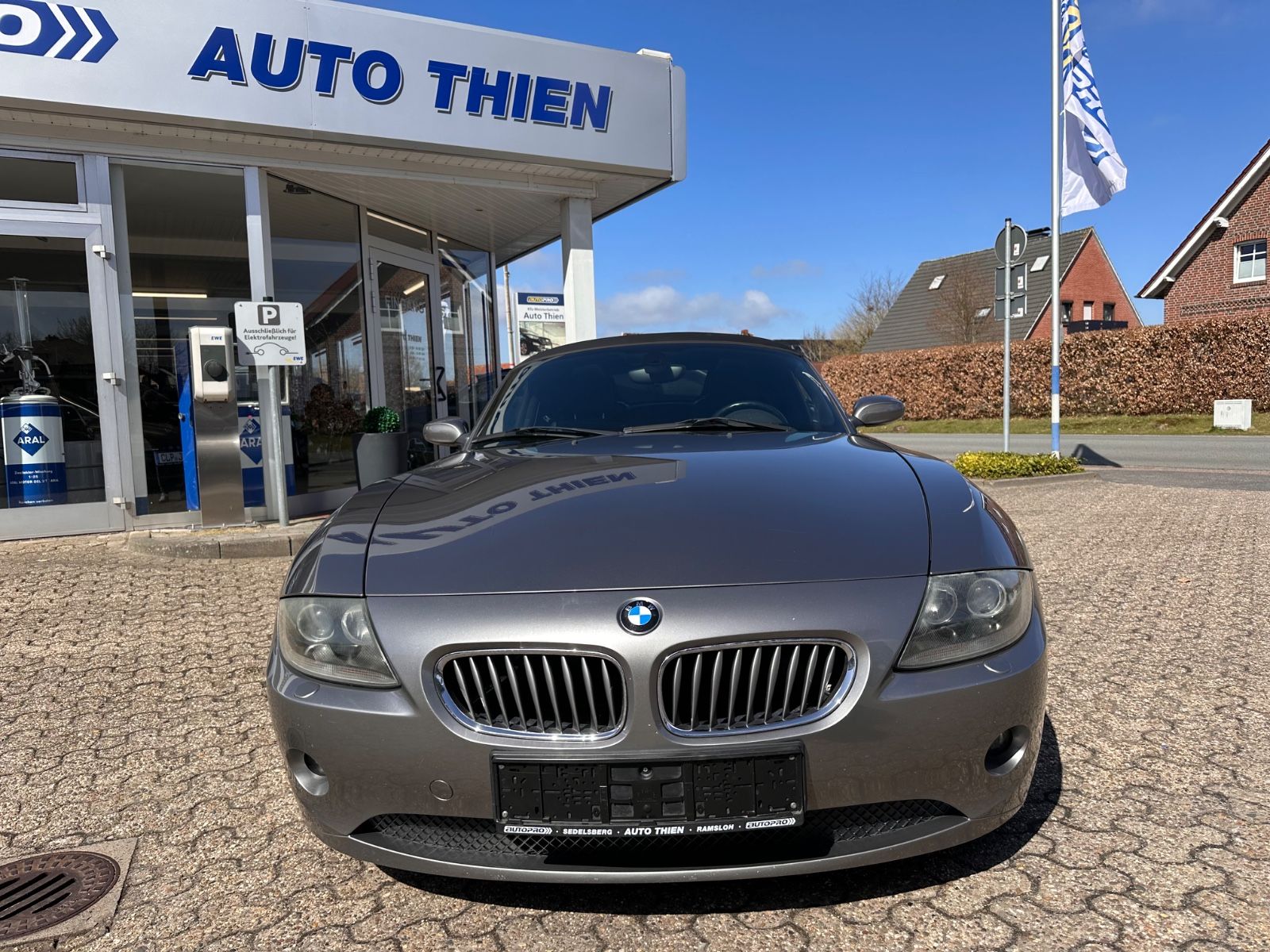 Fahrzeugabbildung BMW Z4 Roadster 2.2i Xenon/Leder/GRA/HiFi/PDC/Klima